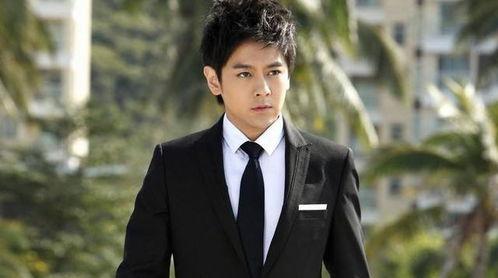 小栗旬照片吃瓜,这瓜，甜吗？