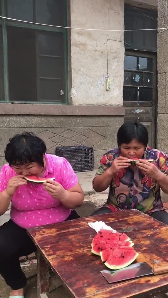 姐妹吃瓜现场,揭秘娱乐圈幕后真相