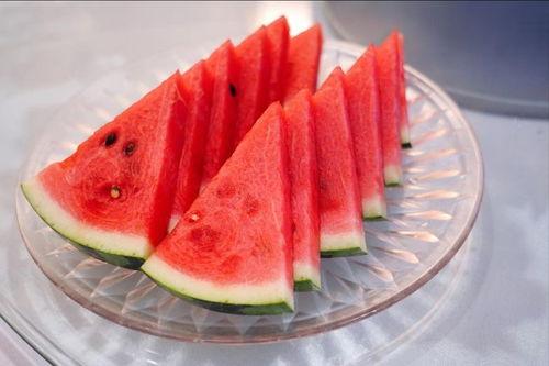 吃瓜指的是吃西瓜吗,揭秘“吃瓜”一词的由来与演变