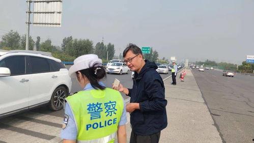 定远交警吃瓜,网络热议背后