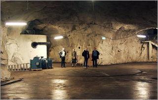 雨巷吃瓜群众,吃瓜群众的喧嚣与沉思